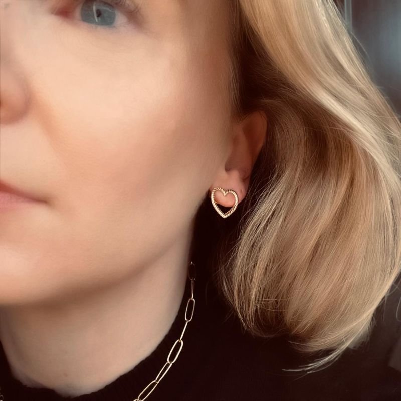 Brinco Amour Gold Coração Vazado