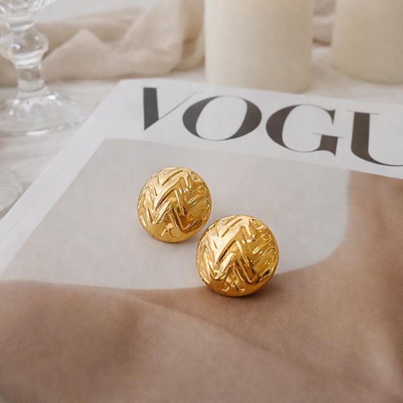 Brinco Elisa Botão Redondo Chevron