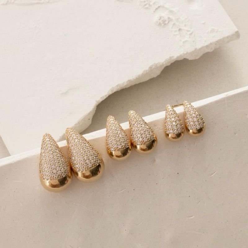 Brinco Lumiere Gota Cravejada (Escolha o tamanho)