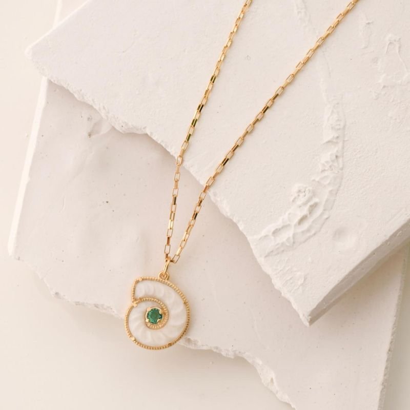 Colar Ilhabela Caracol Resina Madrepérola e Turmalina