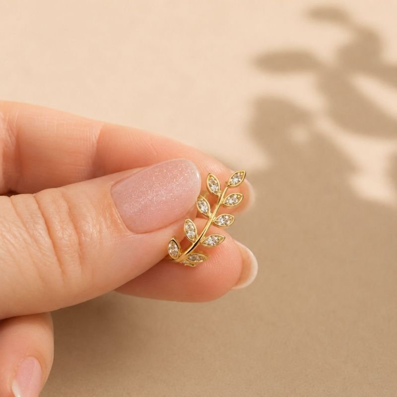 Piercing de Encaixe Nyare Folhas Cravejadas